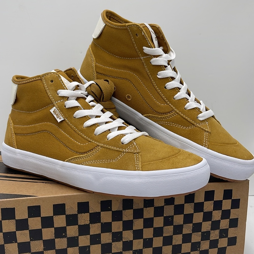 Vans WMNS High-Top Sneakers - Mustard White The Lizzie
Gold/White
VN0A4BX1GLW - Picture 4 of 16